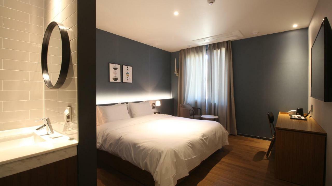 Perfect Hotel Gimhae Екстер'єр фото